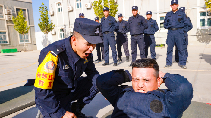 伽师县公安局展现警务新风貌，共建平安和谐家园，最新警务动态报道